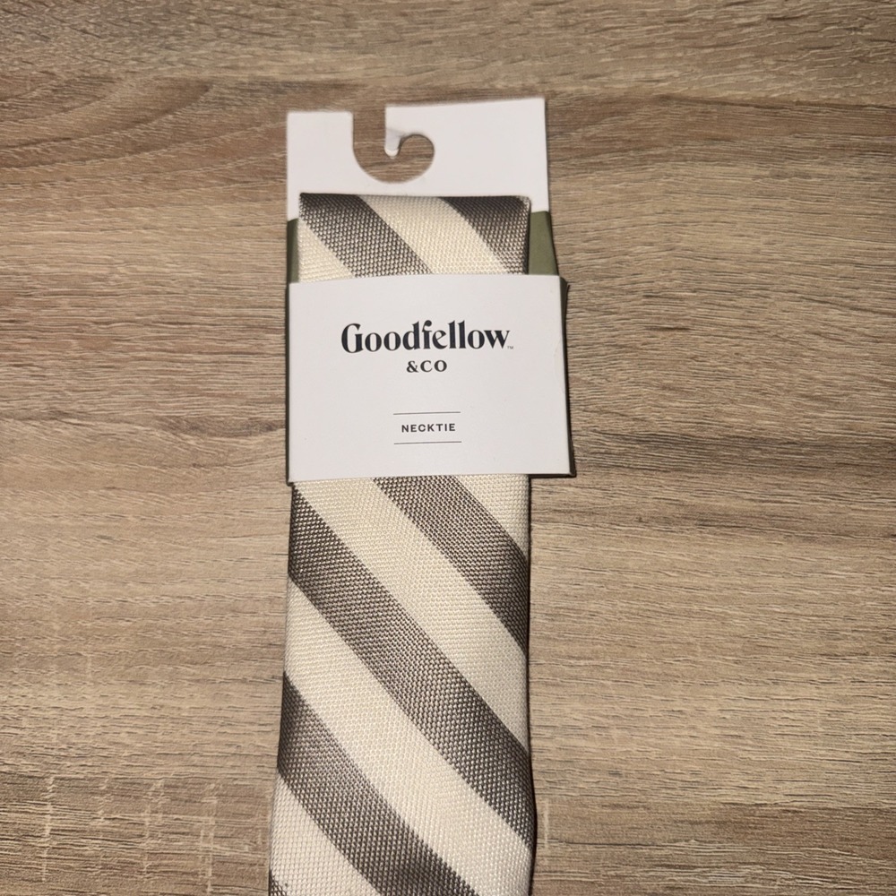 NWT Goodfellow & Co Solid Satin Neck Tie‎ – Taupe Stripe – 58" x 2.25"